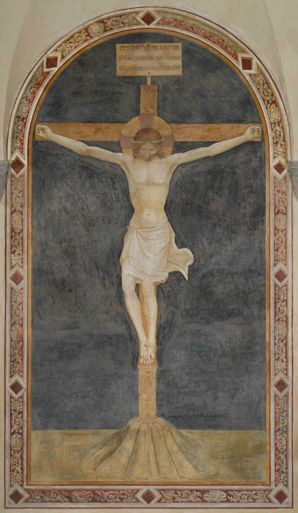 جدارية المسيح المصلوب بعد الترميم.