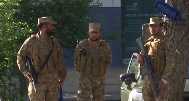 باكستان تشدد إجراءاتها الأمنية (رويترز).