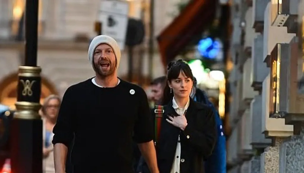 السبب الحقيقي وراء انفصال داكوتا جونسون وكريس مارتن