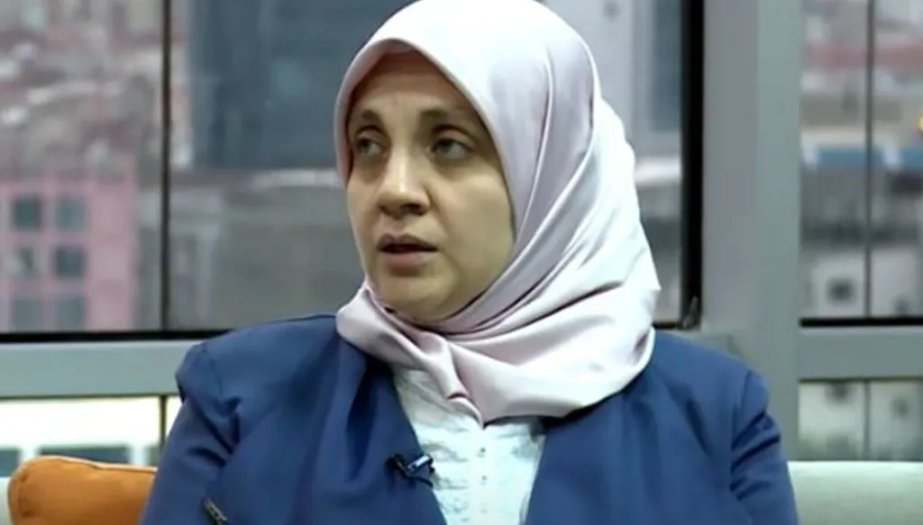 سوريا... تصريحات عائشة الدبس حول المرأة تثير جدلاً على مواقع التواصل