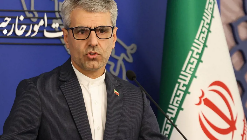 الخارجية الإيرانية: "انتهاك صارخ" للهدنة بعد إطلاق الولايات المتحدة النار في هرمز