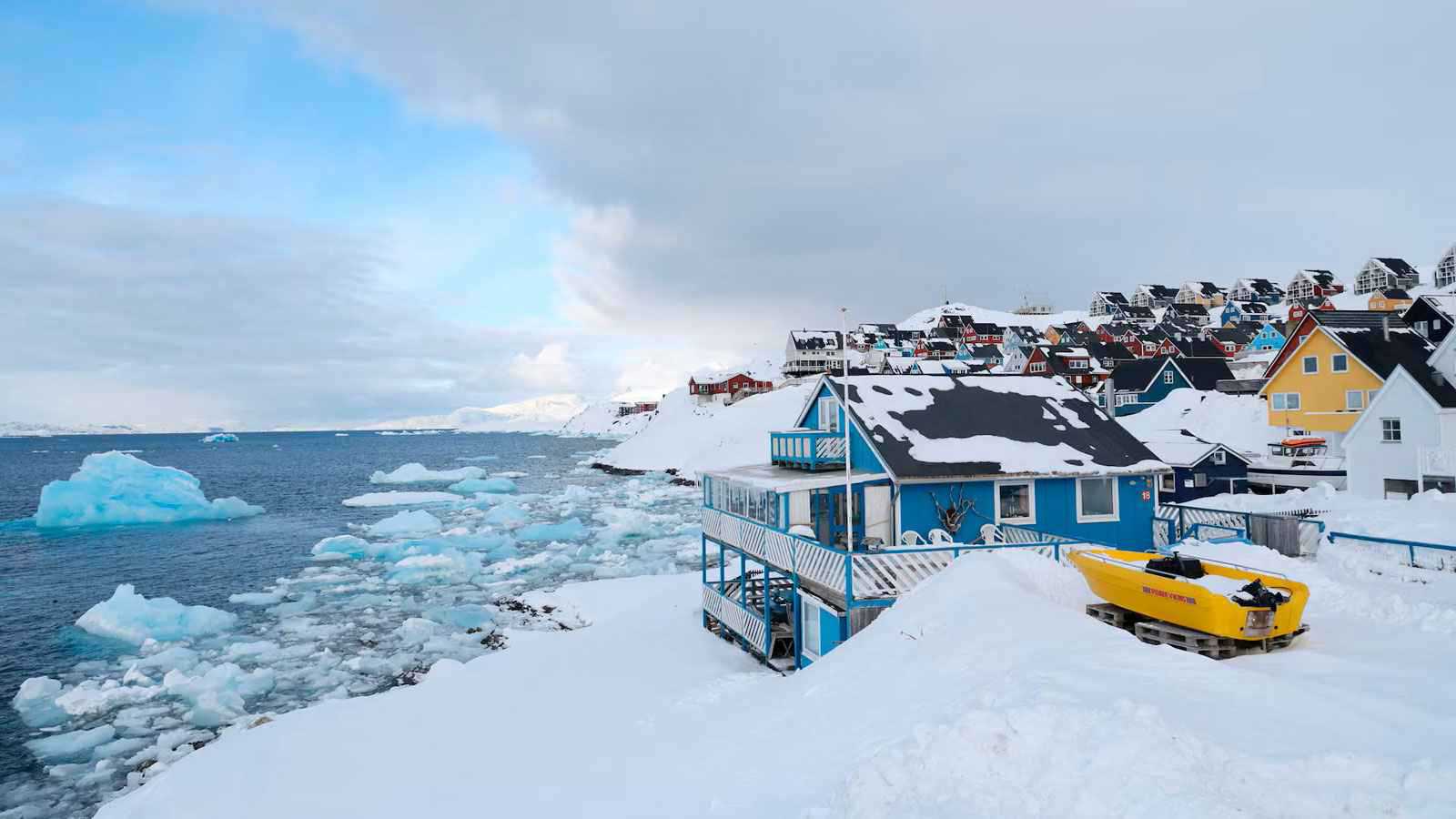 جانب من جزيرة غرينلاند (رويترز)