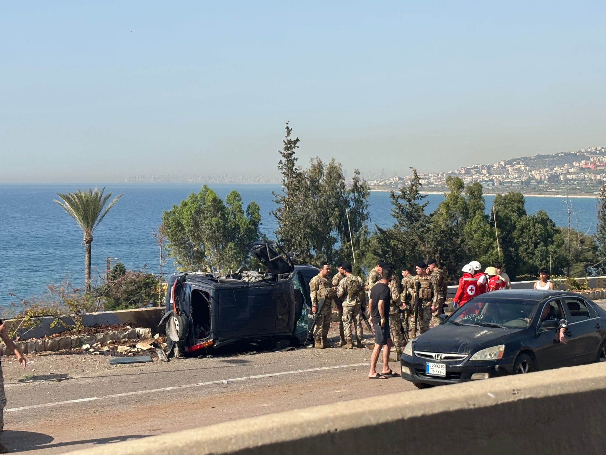 استهداف سيارة على أوتستراد السعديات (إكس).