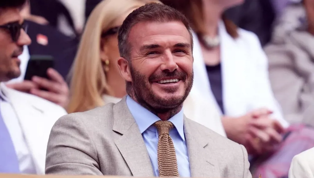 الملك يكرّمه… لحظة الفخر الأكبر في حياة ديفيد بيكهام (فيديو وصور)