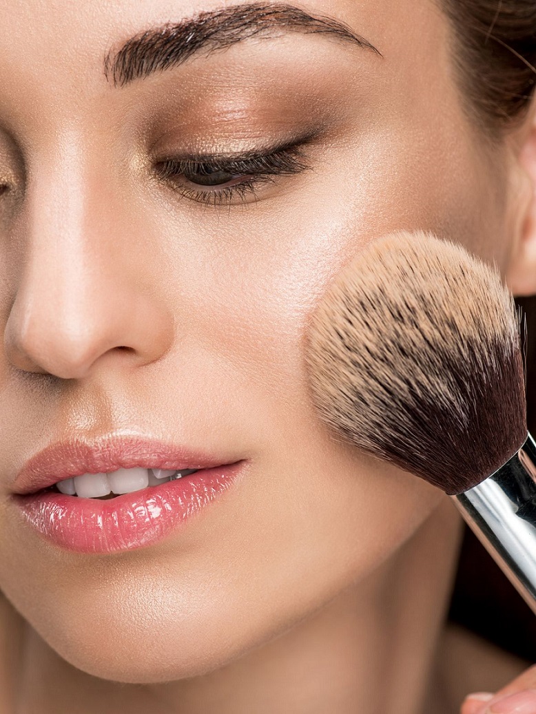 تثبيت المكياج بالبودرة (Pinterest)