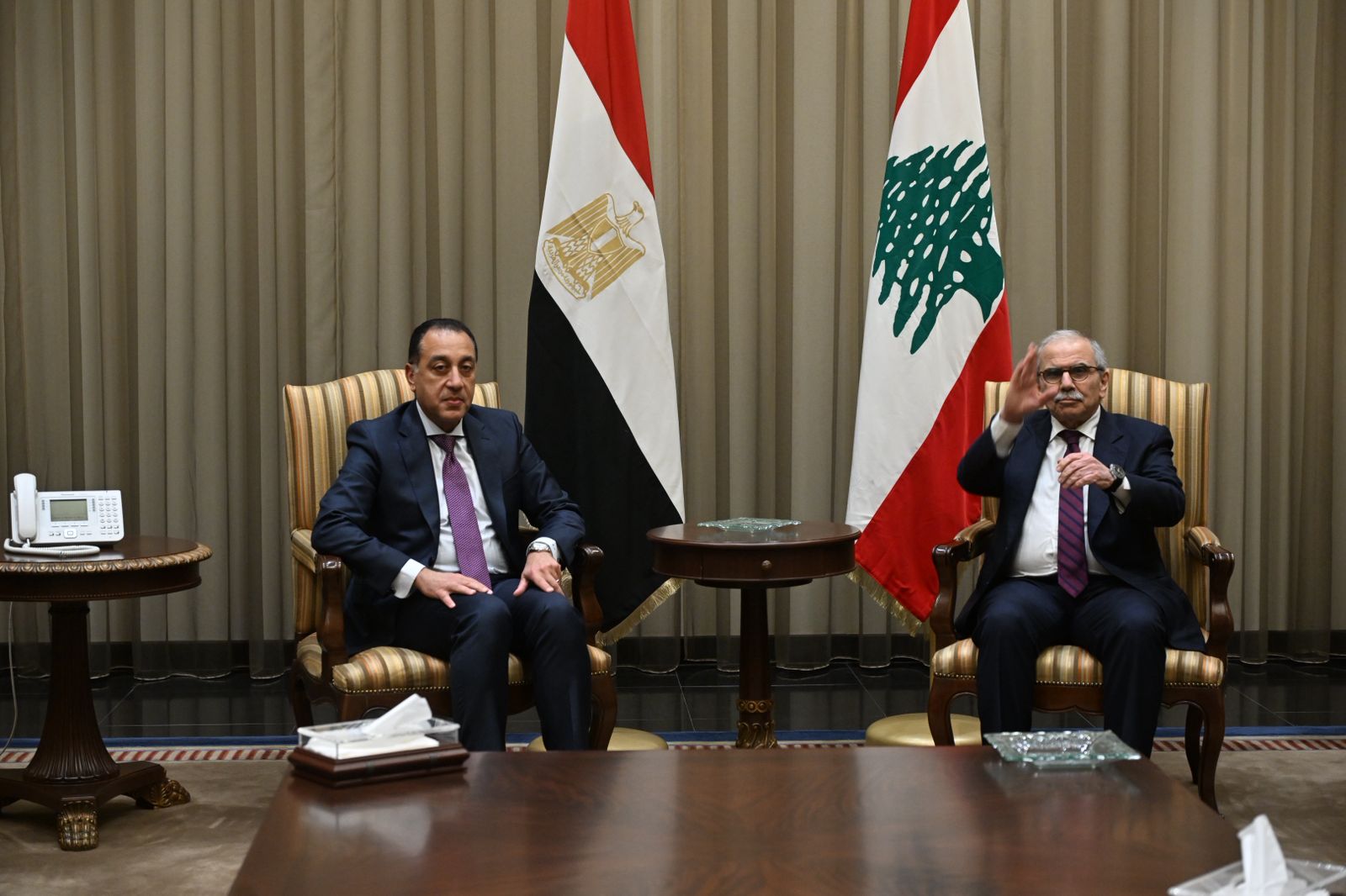 9ed9d1f27e374239bfb1a0d51a85a9ce_192328.