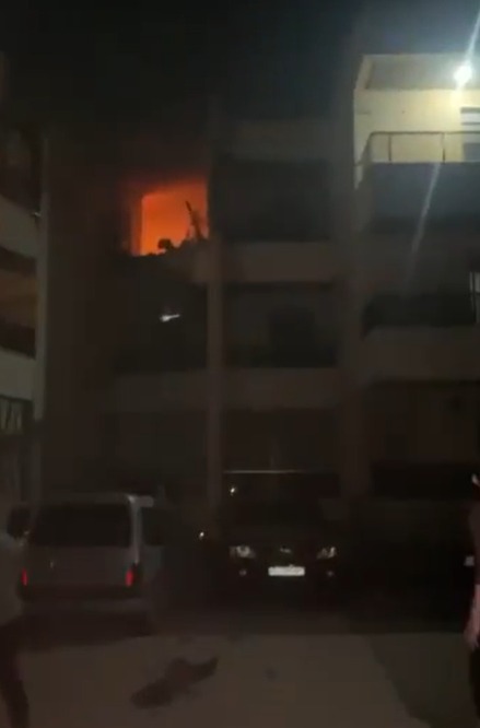  غارة إسرائيلية استهدفت شقة سكنية بمشروع الضاهر في منطقة السعديات (صورة متداولة).