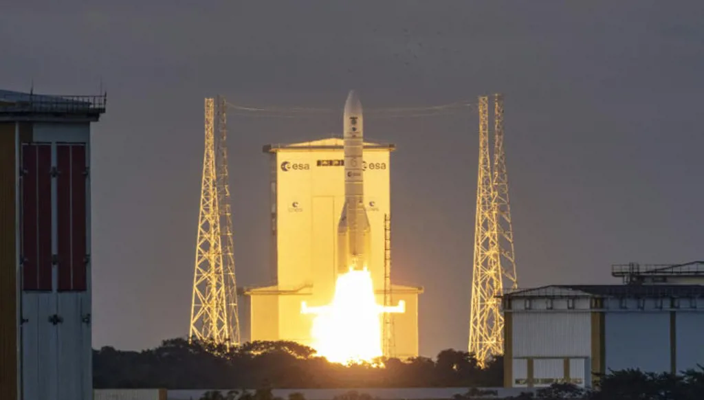 الصّاروخ الأوروبي "أريان 6" ينطلق إلى الفضاء حاملاً قمراً اصطناعياً لمراقبة البيئة