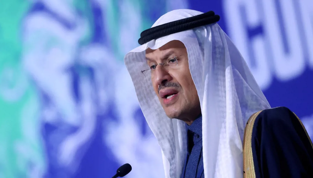 وزير الطاقة السعودي يبحث مع نظيريه العراقي والليبي استقرار ‏الأسواق