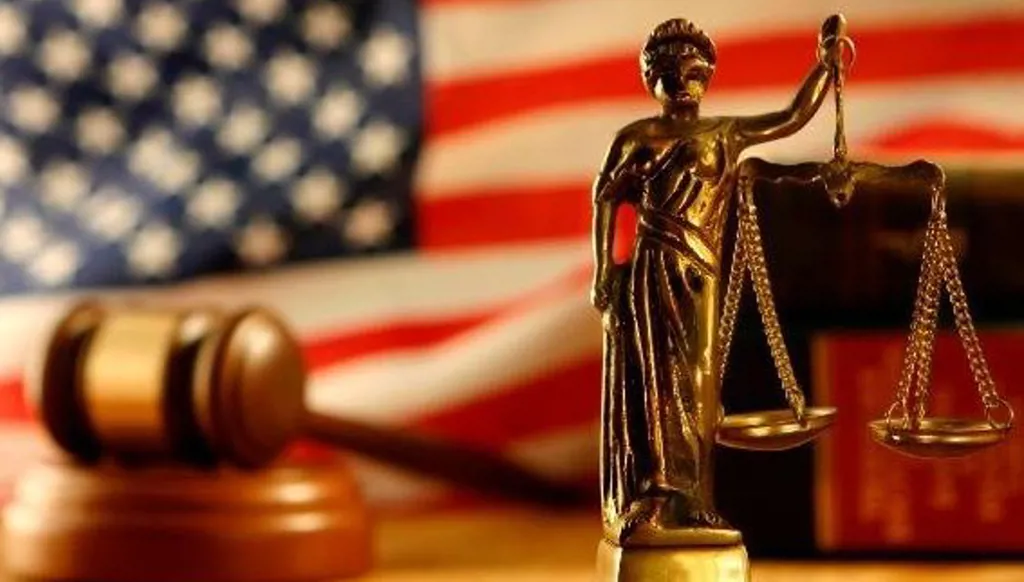 قاضٍ يرفض تبرئة أم أميركية متهمة بقتل أطفالها الثلاثة