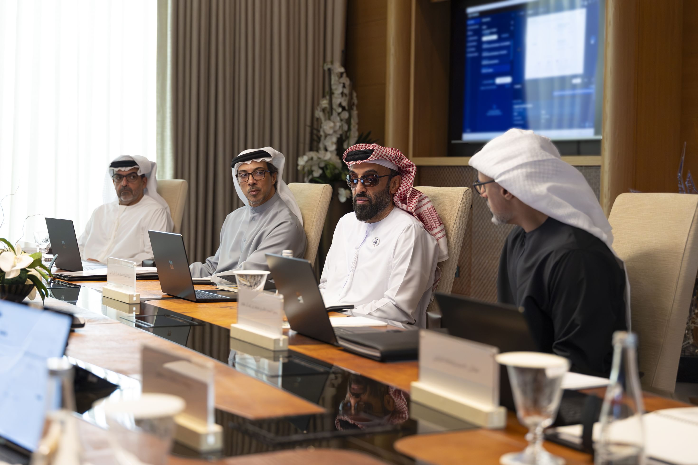 الشيخ طحنون بن زايد آل نهيان يترأس اجتماع جهاز أبوظبي للاستثمار (وام)