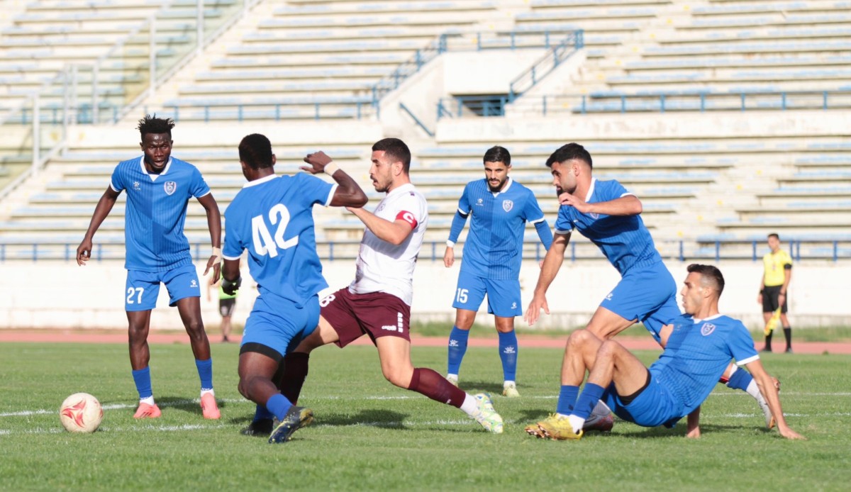 عاد ملعب مدينة كميل شمعون الرياضية لاستضافة المباريات تعد توقف قسري حيث تعادل النجمة والمبرة. (وكالات).