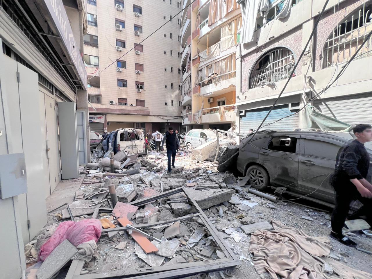 أضرار كبيرة جراء غارات إسرائيلية استهدفت أحياء في بيروت في 8 نيسان/أبريل 2026 (نبيل إسماعيل)