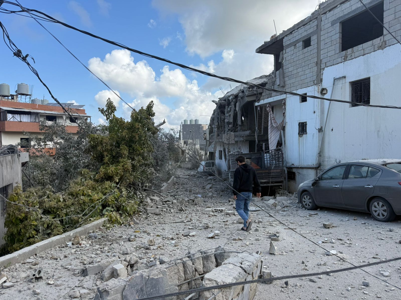 أضرار خلّفتها الغارة الإسرائيلية على بلدة البازورية بقضاء صور (صورة متداولة)