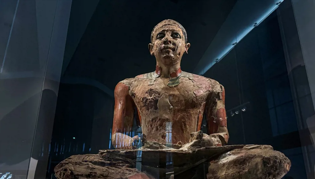 بماذا ينفرد المتحف المصري الكبير عن المتحف القومي للحضارة؟