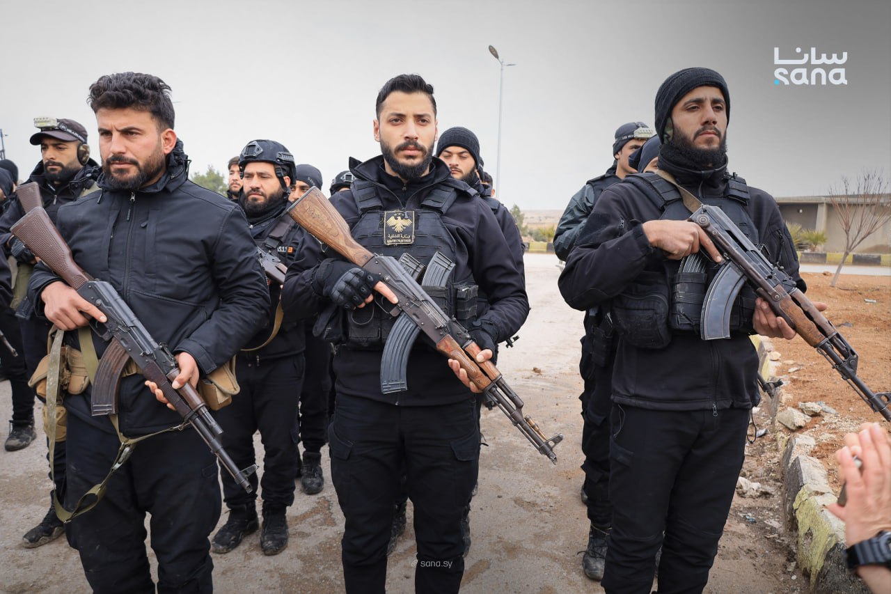 قوى الأمن الداخلي السوري يستعد للدخول إلى مدينة عين العرب (سانا)