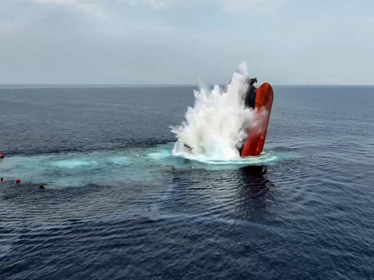 لحظة غرق السفينة اتيرنيتي سي (أرشيفية)