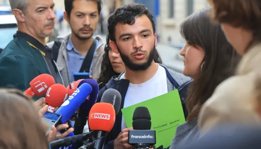 قائد طلّاب فرنسا عربي الأصل... رياض راني من أفقر شارع إلى أشهر الشباب