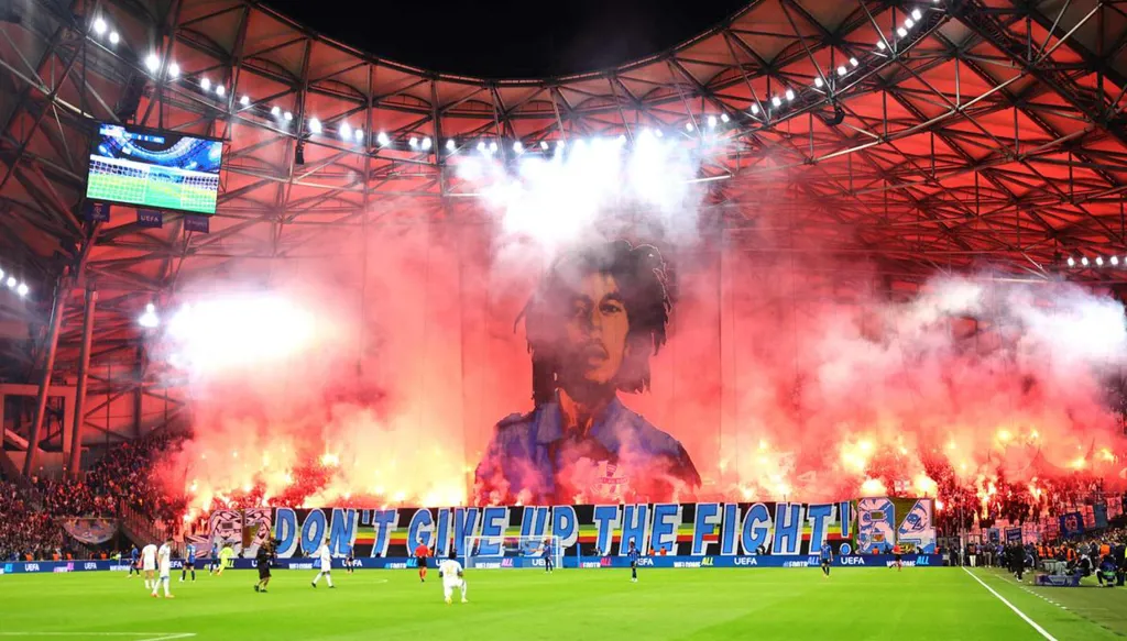 تفاصيل عقوبات "يويفا" على مرسيليا بعد شغب مباراة أتالانتا في دوري أبطال أوروبا