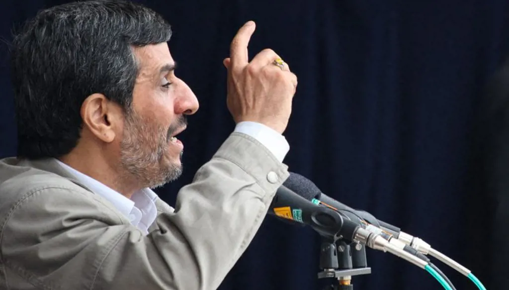 محمود أحمدي نجاد الرئيس الإيراني الأكثر إثارة للجدل... من هو؟