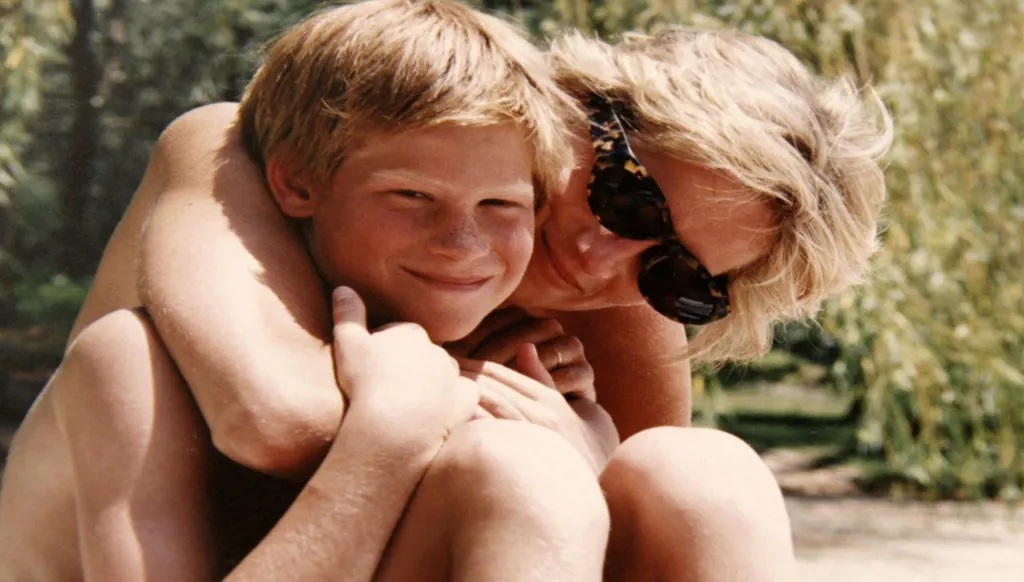 الكشف عن كلمات لاذعة من الملك تشارلز للأميرة ديانا عند ولادة الأمير هاري