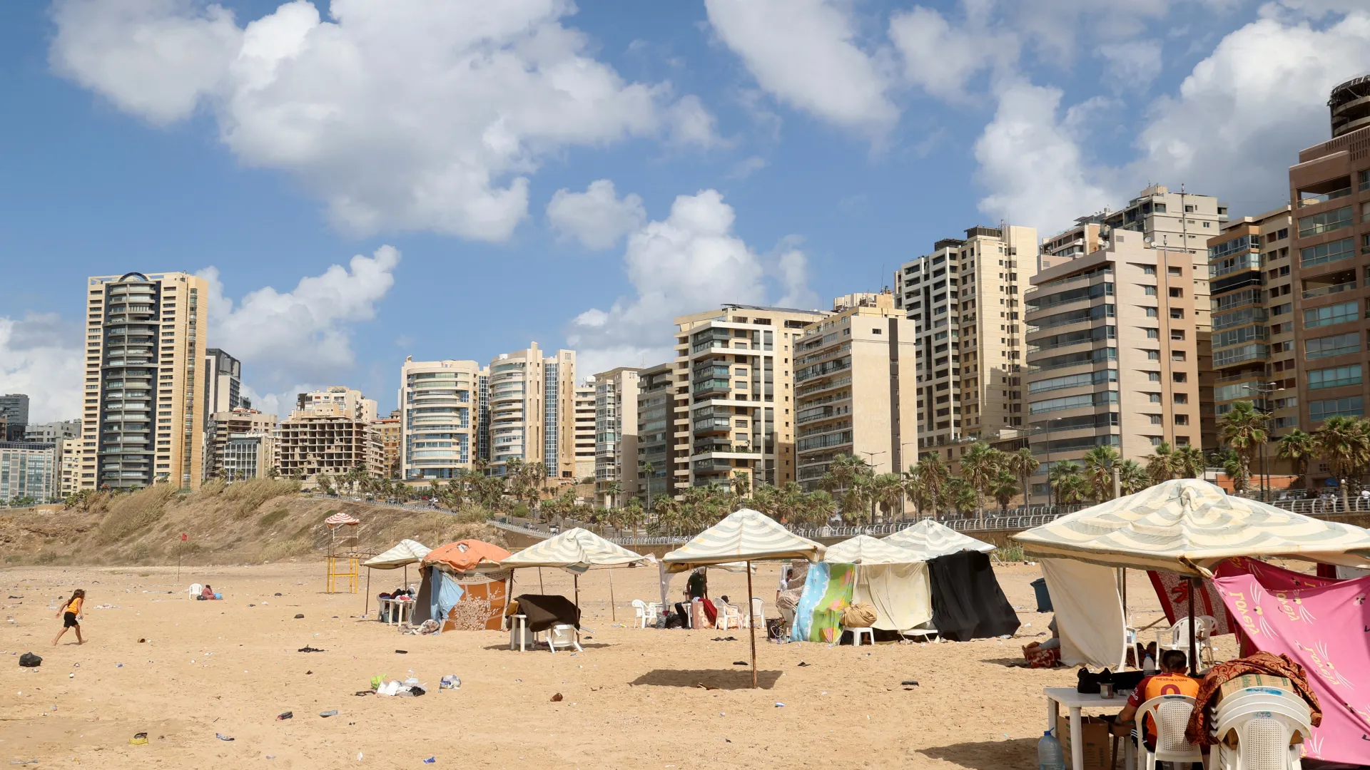 شاطئ بيروت (وكالات).