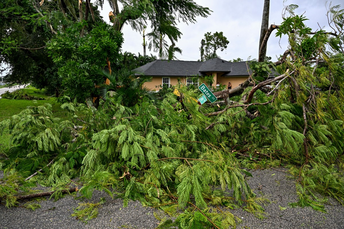 الإعصار ميلتون "الخطر للغاية" يصل إلى اليابسة في <a class='entities-links' href='/entity/859652962/فلوريدا/ar/1?utm_term=PublicFigures-فلوريدا&utm_source=Lebanon24-Frontend&utm_campaign=PublicFigures&utm_medium=PublicFigures-فلوريدا&id=598712&catid=0&pagetype=PublicFigures' loading=