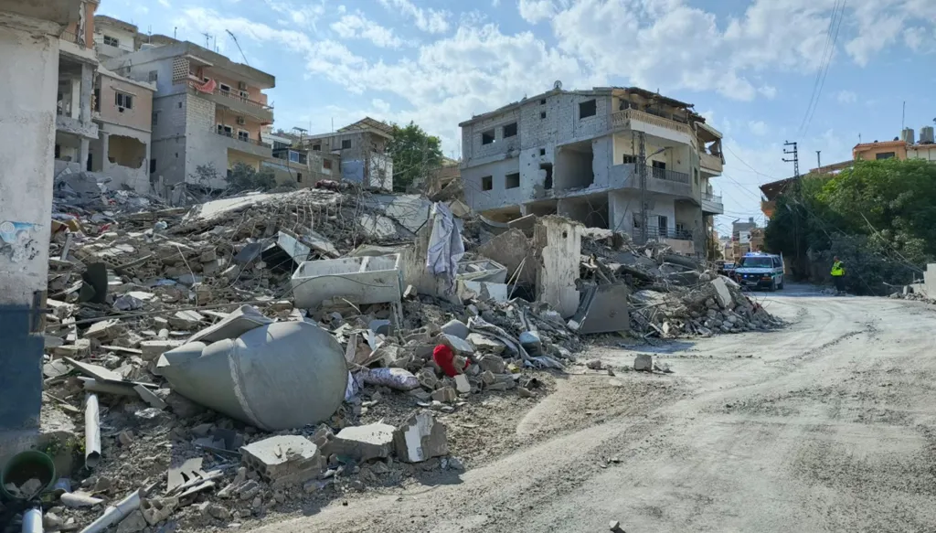 الجيش الإسرائيلي ينذر سكان 14 بلدة في الجنوب بالإخلاء