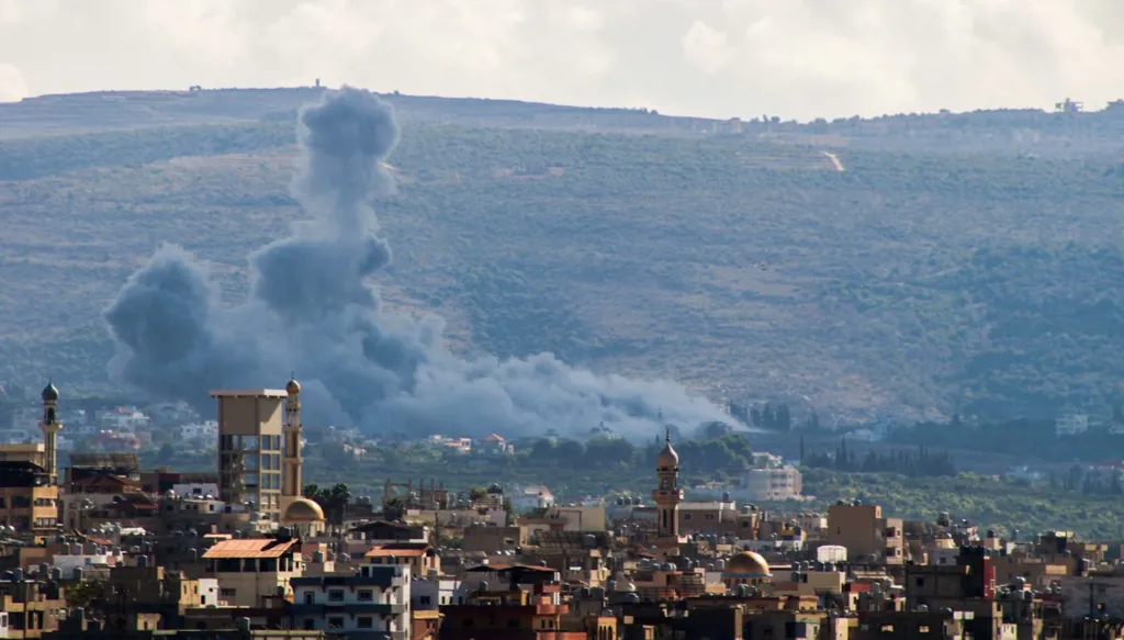 القوات الاسرائيلية أقامت ساترا ترابيا عند مدخل بلدة دير ميماس الشمالي بعد توغلها