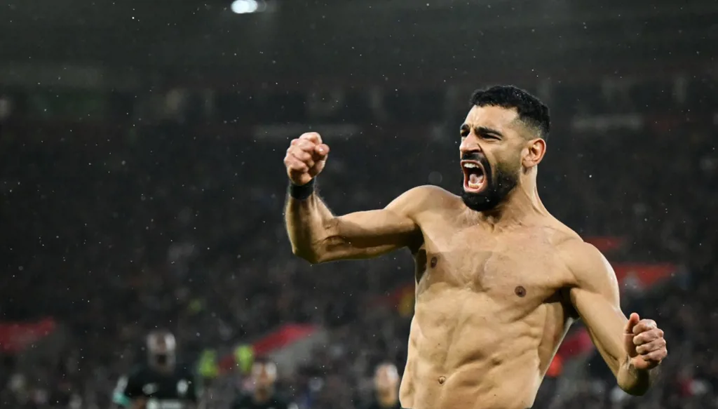 هل وقع محمد صلاح عقده الجديد مع ليفربول؟