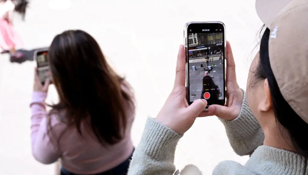 إجراءات صارمة... أستراليا تحظر الشبكات الاجتماعية للأشخاص دون 16 عاماً