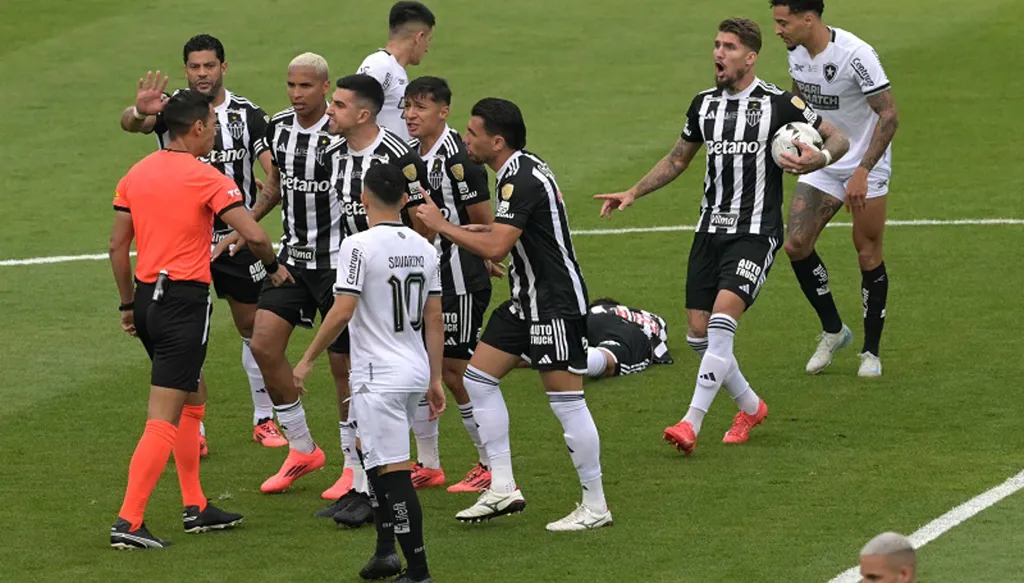 نهائي ليبرتادوريس يبدأ بلقطة تاريخية (فيديو)