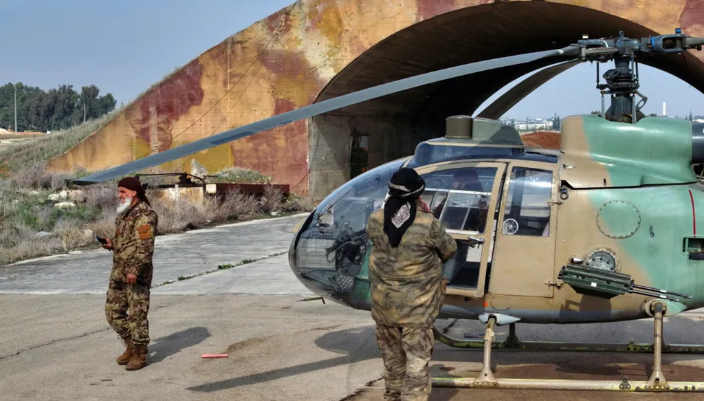 بعد السيطرة على درعا... الفصائل السورية المسلحة على تخوم حمص