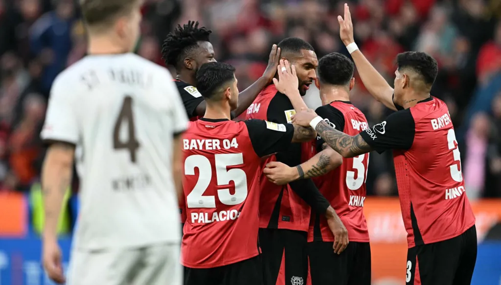 برشلونة يتصدر سباق التعاقد مع مدافع ليفركوزن