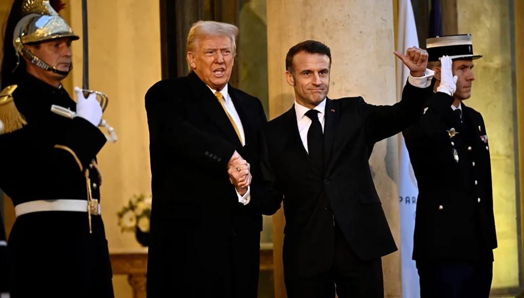 ترامب: يبدو أن العالم ينقاد إلى شيء من الجنون حالياً