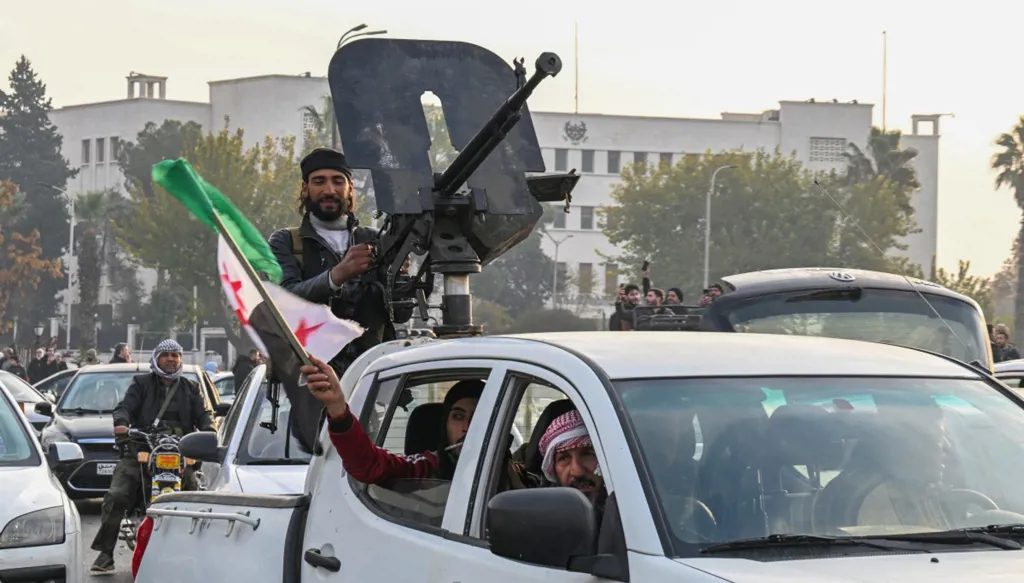 بين ولادة السجن وموته، سجناءٌ مؤبّدون
