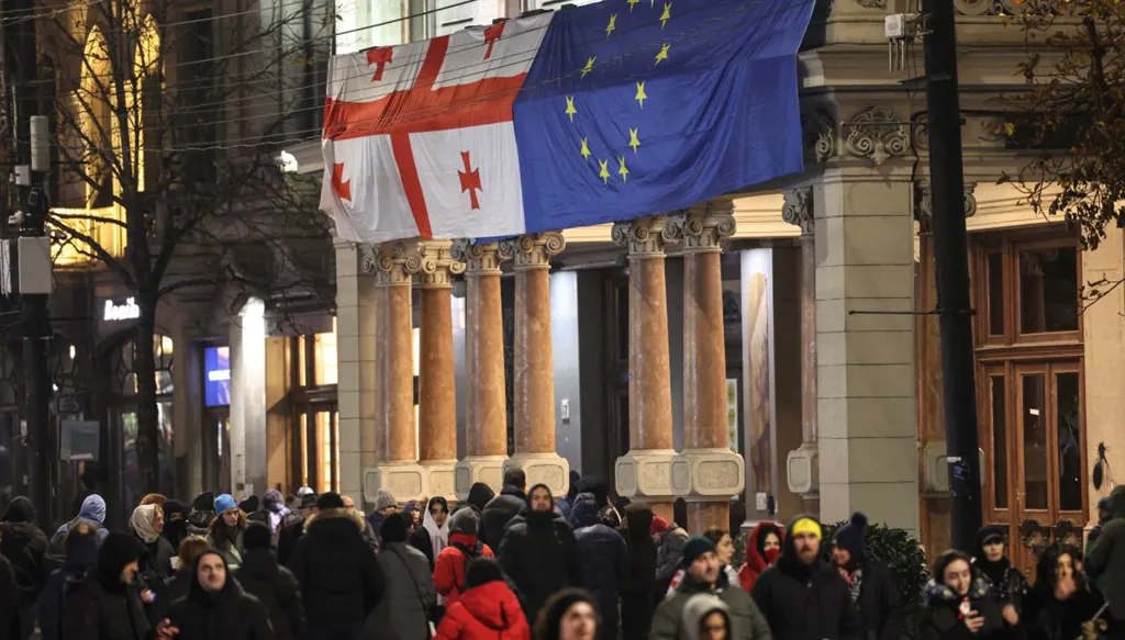 أوروبا تُحاول "رشوة" ترامب... تحدٍ دفاعي جديد لن يحميها من روسيا!