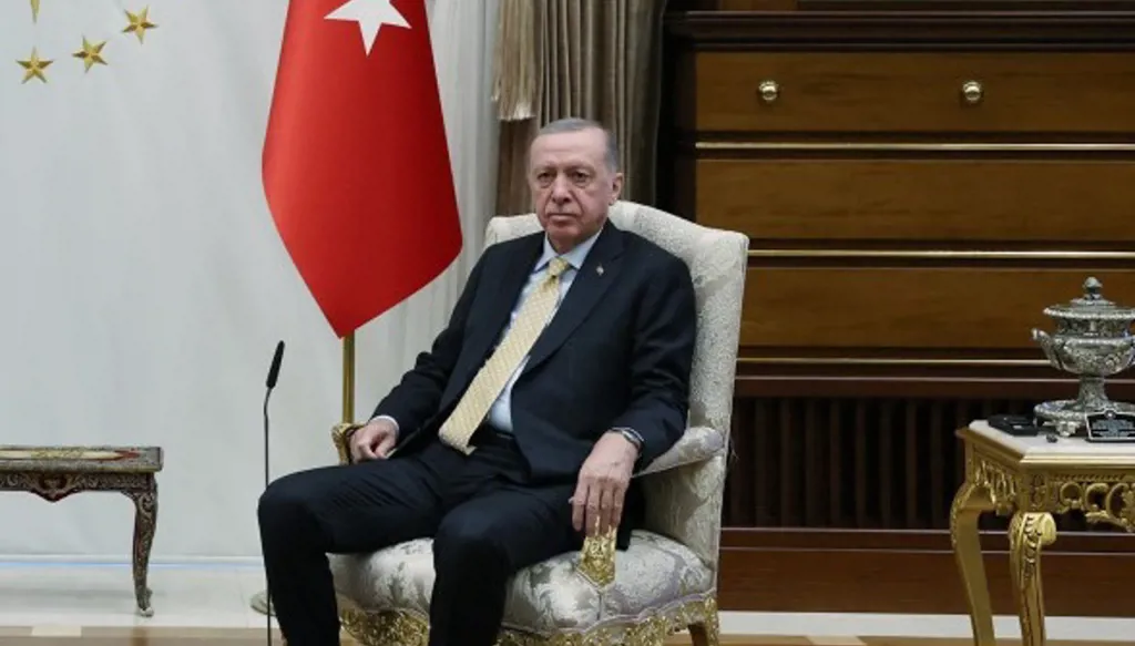 إردوغان ينعم بالمجد بعد سقوط الأسد
