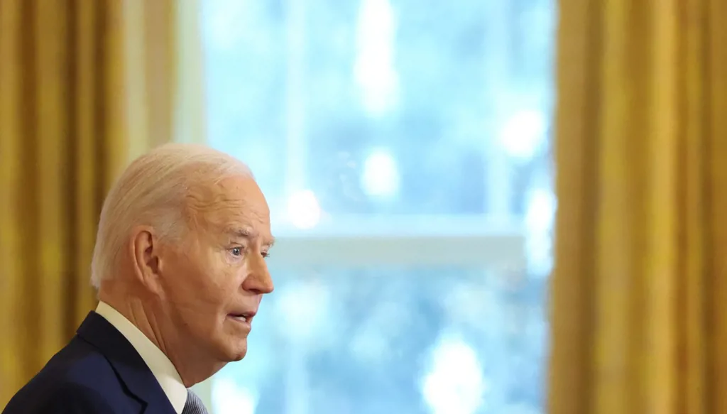 بايدن يصدر عفواً عن 39 شخصا ويخفف أحكام حوالى 1500 آخرين