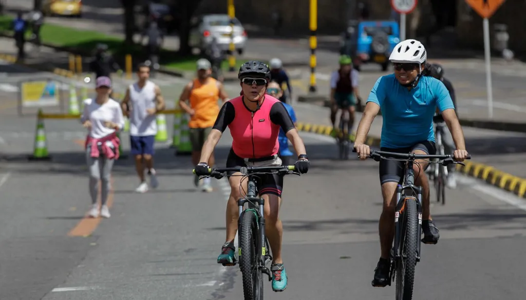 أسطورة الدراجات في قلب قضية قتل واستيلاء على أراضٍ