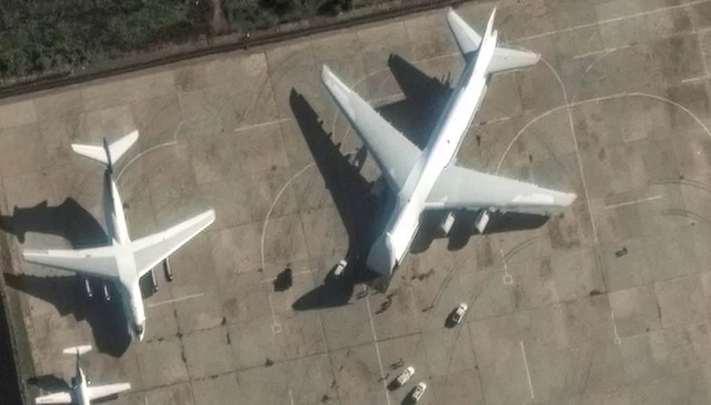 روسيا أجلت دبلوماسيين من سوريا عبر قاعدة حميميم