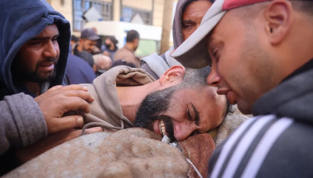 القتال في غزة متواصل... قتلى وجرحى في غارات إسرائيلية على القطاع