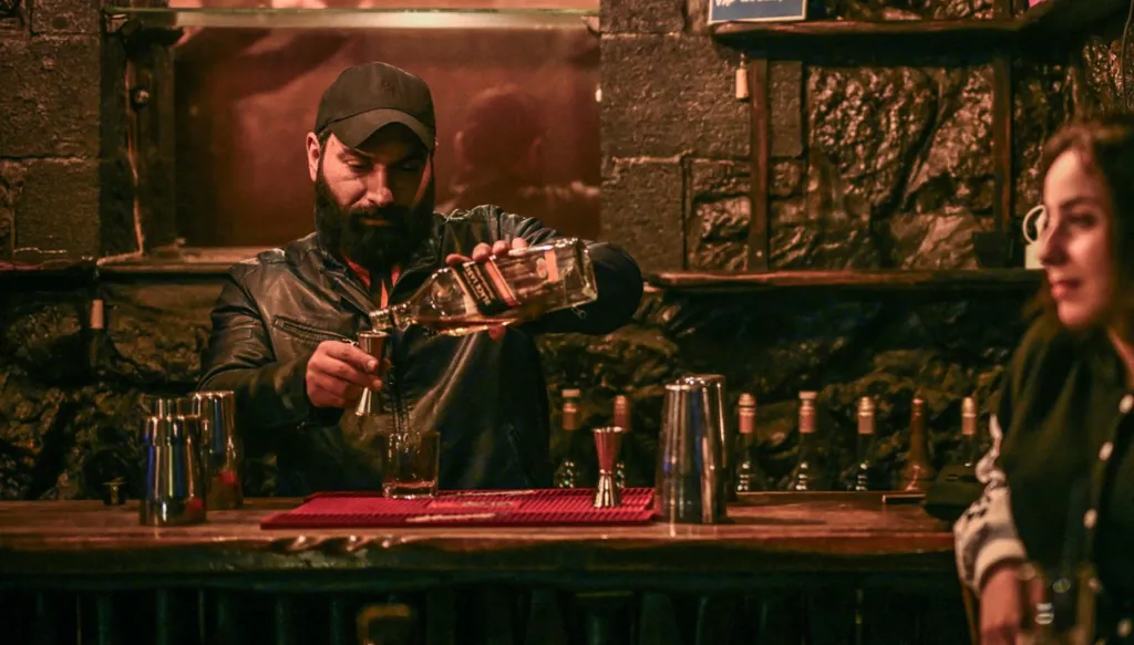 حانات سوريا تعيد فتح أبوابها والمشروبات الكحولية مسموحة