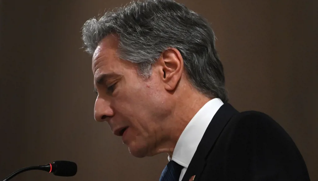 بلينكن ينتهز سقوط الأسد لمطالبة العراق بتقليص نفوذ الفصائل الموالية لإيران