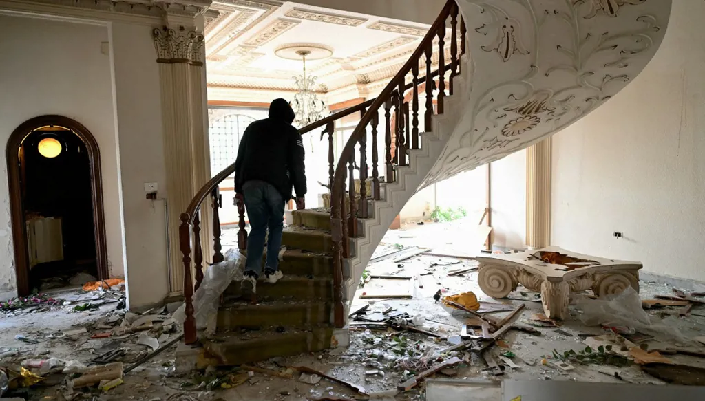 فيلات الأسد الفخمة في اللاذقية... بذخ على أراضي السوريين المنهوبة