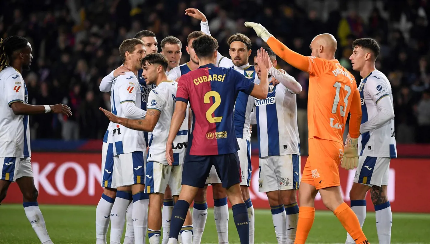 برشلونة يسقط أمام ليغانيس ويتقاسم الصدارة مع أتلتيكو مدريد