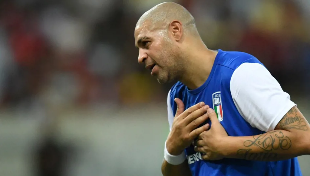 الإمبراطور أدريانو يودع كرة القدم بمباراة تكريمية