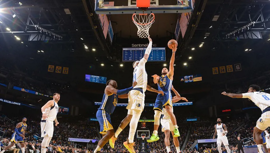 مباراة مافريكس وواريورز تحطم أرقاماً قياسية في NBA