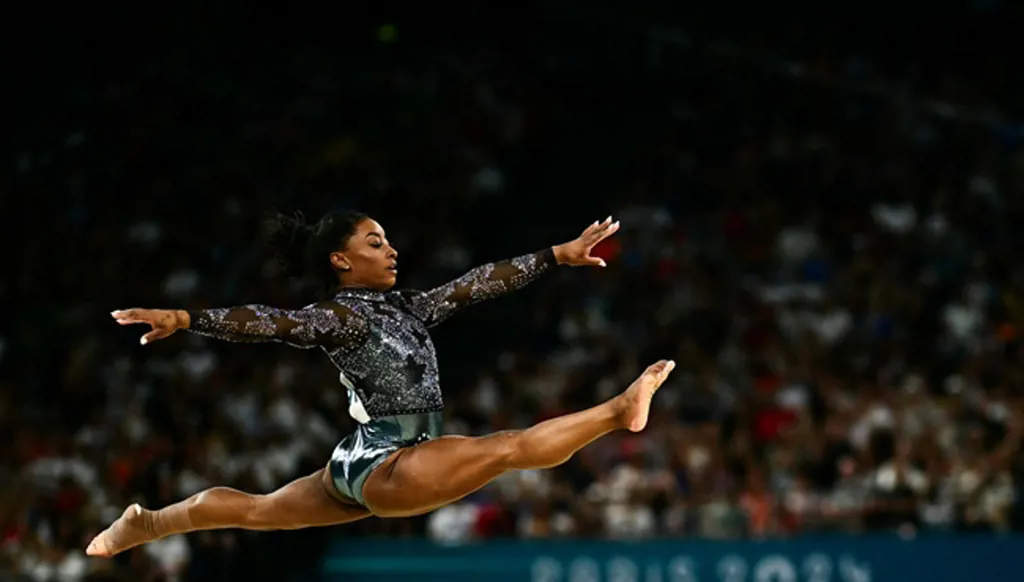 سيمون بايلز تعيد تعريف العظمة في الجمباز 2024