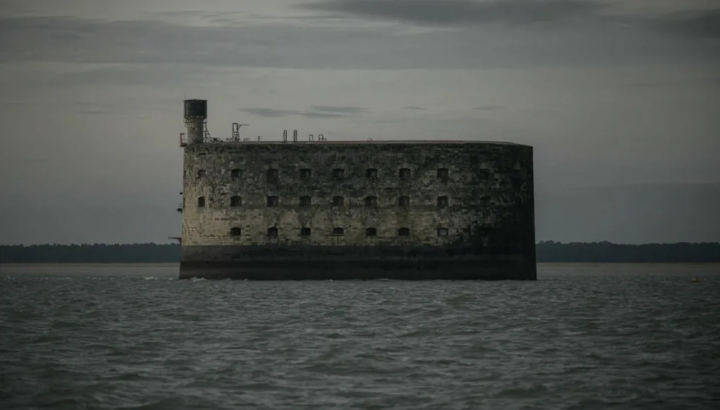 من ذاكرة التلفزيون الفرنسي... حملة تبرّع لإنقاذ قلعة بوايّار